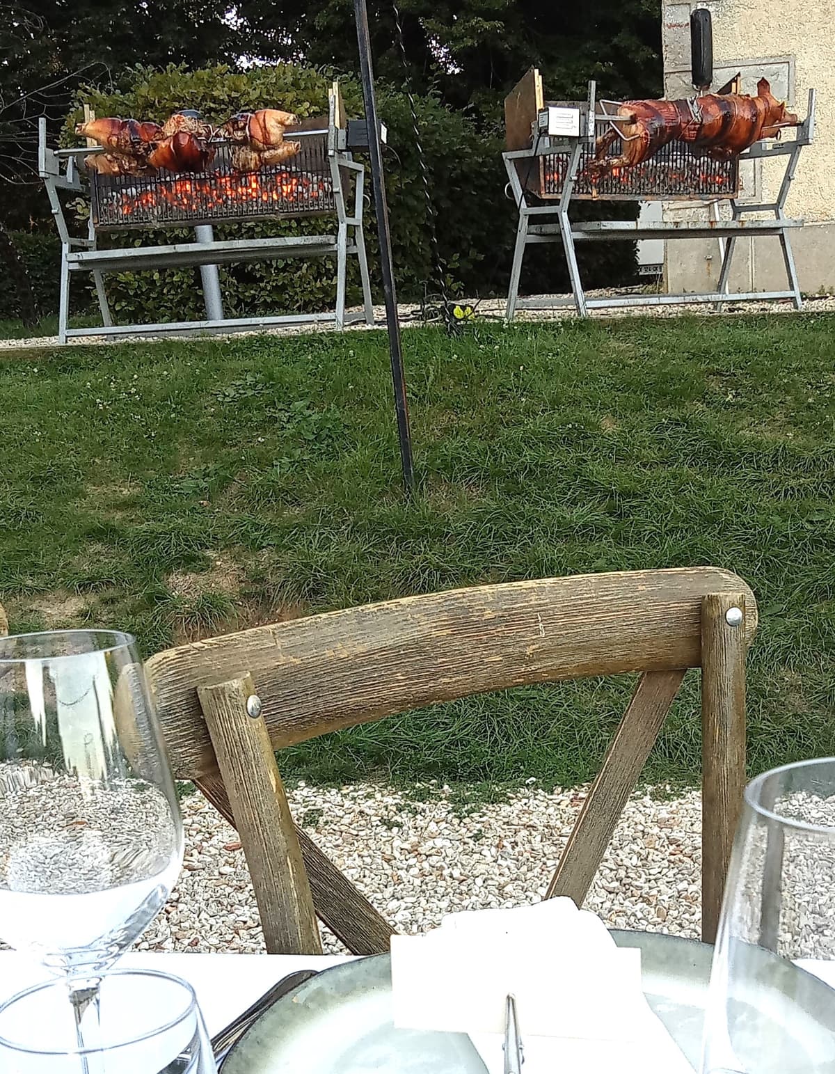 Cochon roti en terrasse